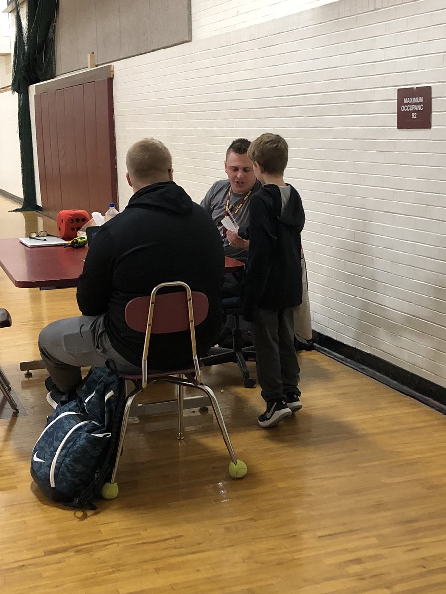 TracyGerardi's tweet photo. Joy’s kindness challenge today was passing out candy canes with sweet little notes & pictures to the teachers. This was their favorite challenge yet! #BURocks #kindnesself #spreadingkindness https://t.co/GOmhnTxMW0