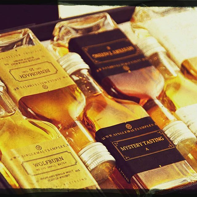 MaltSamples's tweet image. Whisky voor beginners, voor experts, een 'blind tasting' of een écht origineel cadeaupakket?

Als het maar whisky van topkwaliteit is!

Kom je ideale cadeaupakket nu uitkiezen... ift.tt/2tCrgd6

#singlemaltsamples 
#whiskycadeaubox 
#whiskytasting 
#whiskycadeau 
#whis…
