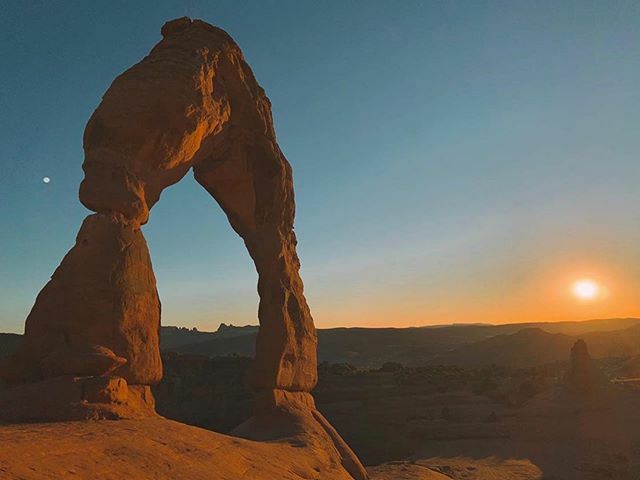 NP_Geek's tweet photo. Some days the views are just better. This is one of those days. •••••
Thanks to  @fearlesstravelgeek for sharing the beauty of Arches. ・・・
On the other side of your greatest fears lives your greatest life. By overcoming fear you increase your cap… https://t.co/hJQmXKMN9Q https://t.co/6SgxlTHZIN
