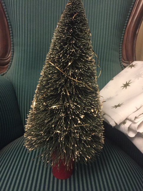 jomato11's tweet photo. @BreakfastNews  One of the decorations my late parents put up every year and it is now part of my Christmas ritual❤️ https://t.co/Q0gK0qnm2W