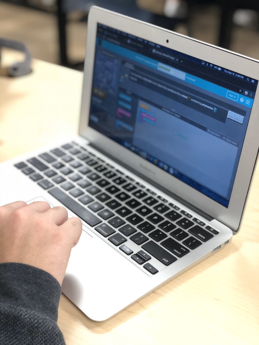 BKuz_KHS's tweet photo. #HourOfCode #HourofCode2019 #HourofCodeND https://t.co/h9qAKWRSKi