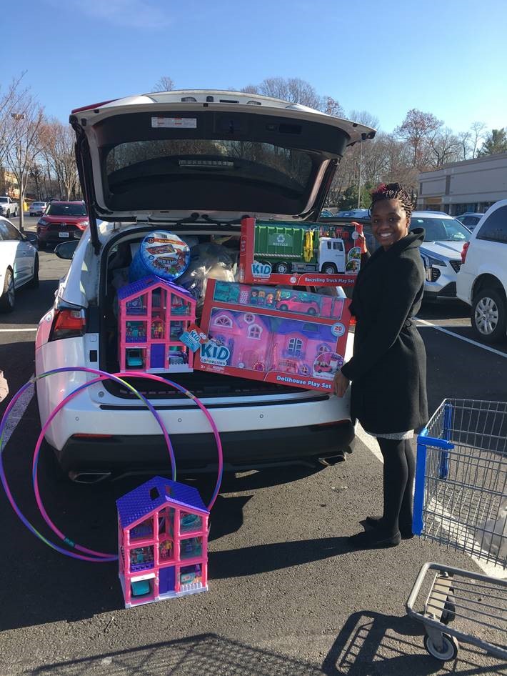 CongressFed's tweet photo. 'Tis the season for giving! Congressional Federal Credit Union and its members worked together to collect toys for kids in need. Here is just one of the deliveries we made to @ToysForTots_USA today. We thank you for the opportunity to help make a difference. #PeopleHelpingPeople https://t.co/L2kpGPYWlF