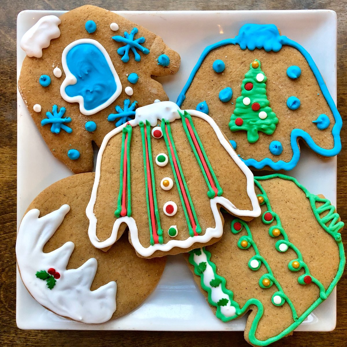 redbrickguelph's tweet photo. Take a break from the cold and stop by for a #coffee and our #holiday, #gingercookies
🧤❄️☃️
#festivemood #coffeebreak #redbrickcafe #downtownguelph https://t.co/7l75aNXpw8