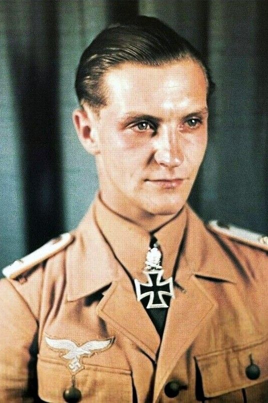 本日誕生日のハンス・ヨアヒム・マルセイユ。西側連合軍機をドイツ空軍