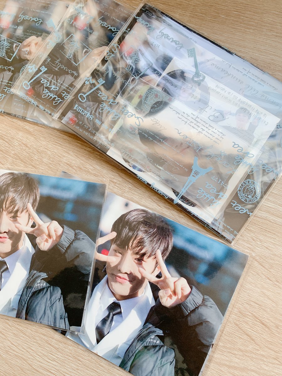 singtome_11's tweet photo. Hello everyone^^~~

I was wondering if anyone wants to receive (for free) a postal card for xmas??

I only have 3 sets with stickers and photocards tho, so it'd be first come first serve but I do have plenty of postal cards! https://t.co/OCwd9SFX5G