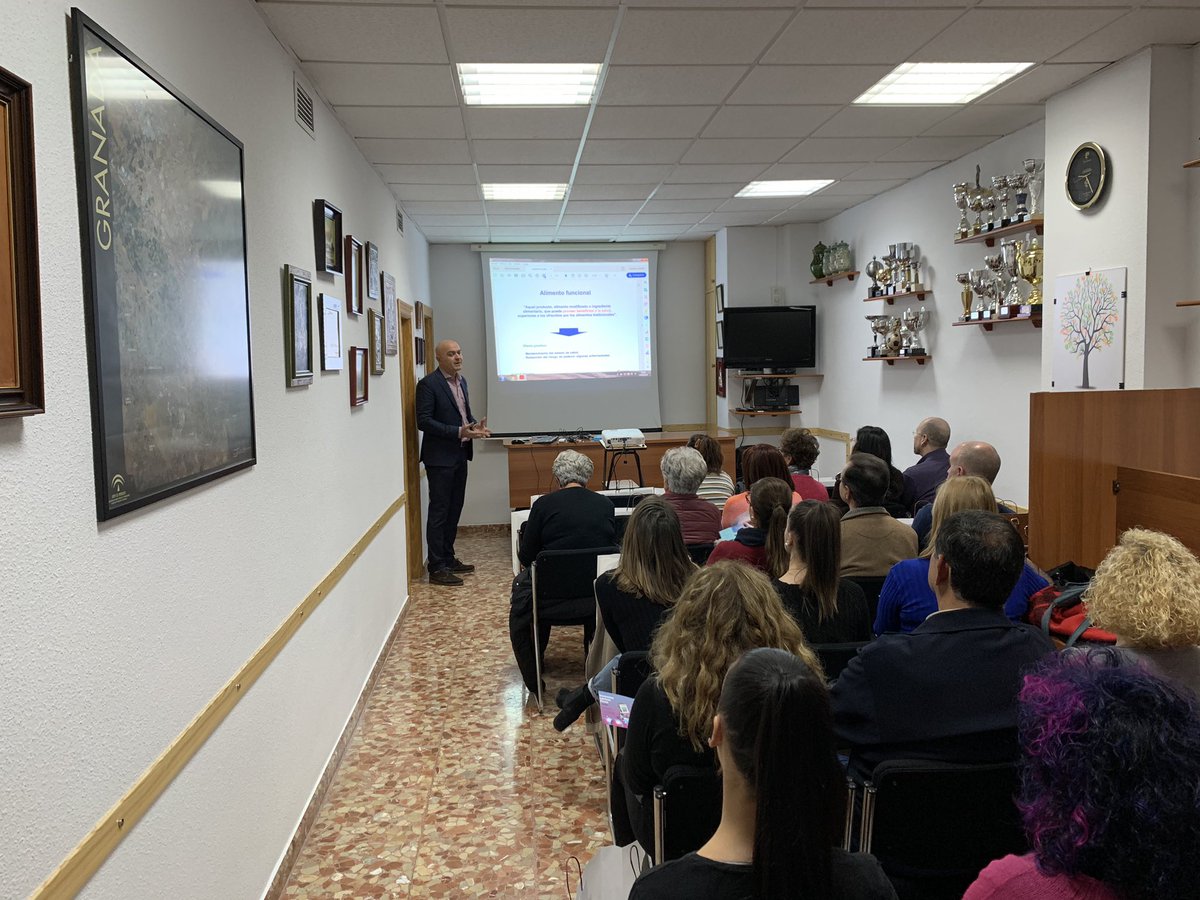 asoatfgranada's tweet photo. Charla de Pensa en nuestra asociación con su delegado Nino. Un placer que nos haya visitado. Una charl muy instructiva 😊 https://t.co/be9ie3SfPs