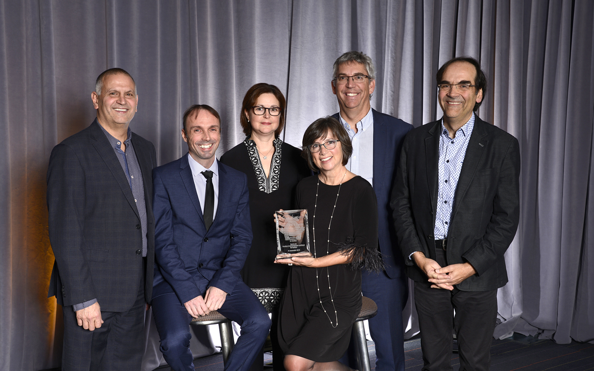 IAPQuebec's tweet photo. Lauréat de notre prix Coup de cœur, @FamilleQuebec a mis sur pied une plateforme pour assurer une concertation des actions en cas de maltraitance envers les aînées! Quand la technologie prend soin des gens! Découvrez le projet ici 👇
https://t.co/cbuWvBFh4n
#IAPQ https://t.co/DDEyoSvlwH