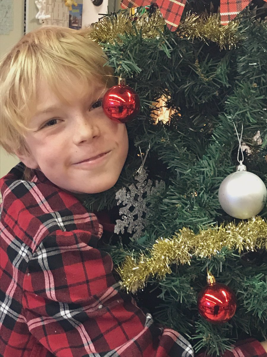 en1ereclasse's tweet image. Un cadeau gratuit? Un câlin, pardi! J12 #defimulti