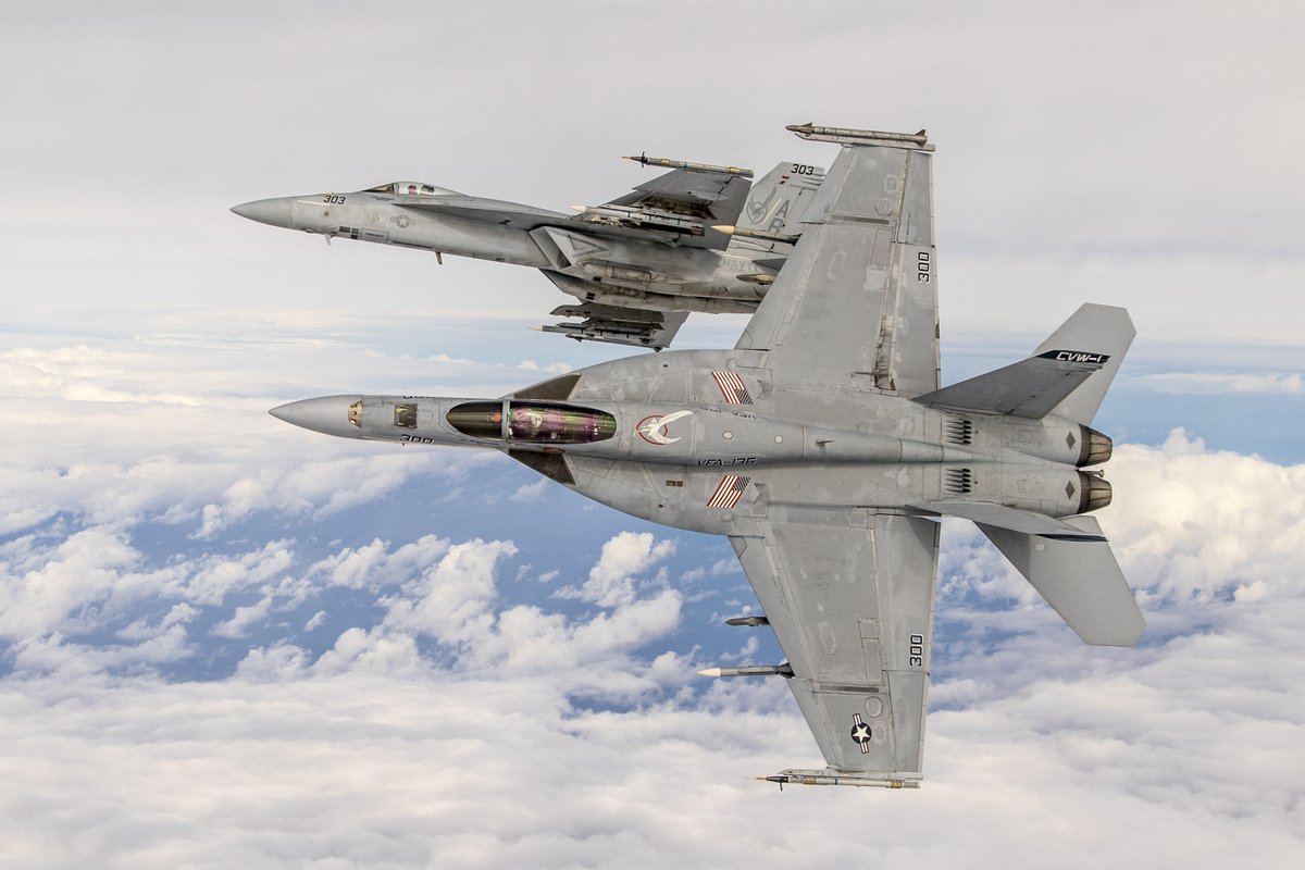 CavasShips's tweet photo. Three F/A-18E Super Hornets from the #Knighthawks of #VFA136 Strike Fighter Squadron 136 seen in gorgeous shots by LCDR Darin Russell, taken last March over the Sea Test Range near #NASLemoore Naval Air Station Lemoore, California https://t.co/kgHRUUQEX2