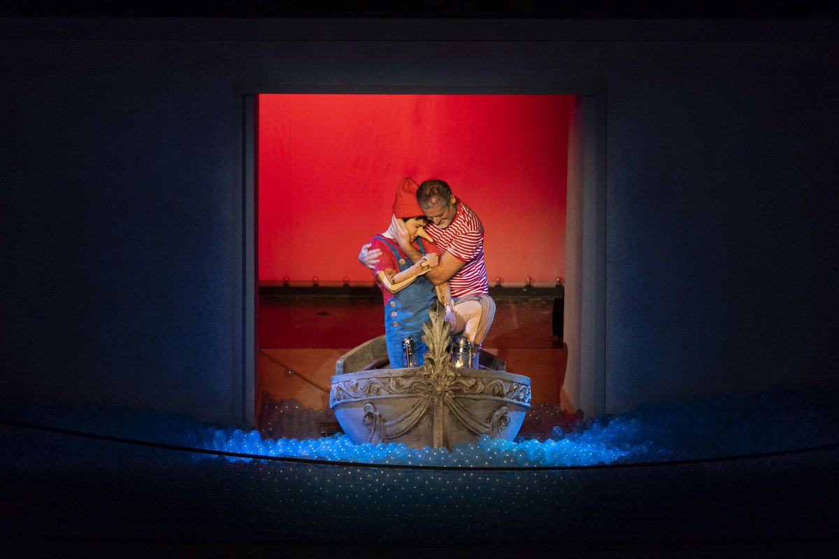 🎭 «Insegui ciò che ami, o finirai per amare ciò che trovi». Con questa frase di Carlo Collodi domani sera abbiamo l’onore e l’onere di rendere Opera il suo ‘Pinocchio’. Buona notte, amici! 🎭