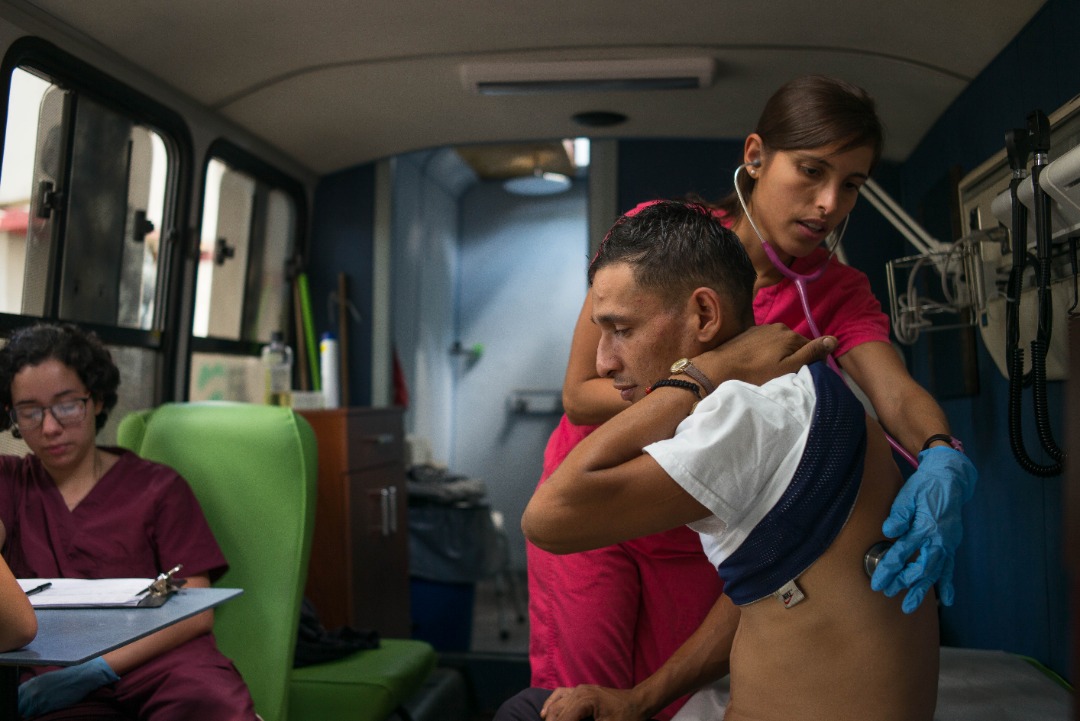 panabus_oficial's tweet photo. Si de algo estamos seguros, es que en #Panabus nos gusta ver más allá de las apariencias.🙌🏼
Nos complace brindar ese gran apoyo y valorar la vida de aquellas personas que cada día suben a la unidad. https://t.co/5f4dlW7L9p