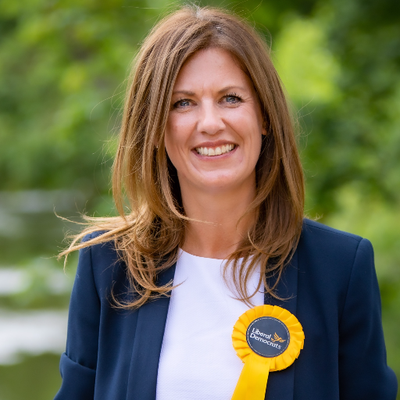 JordonLee's tweet photo. 35 minutes left to vote for @monicabeharding in #EsherandWalton - she is close to unseating Dominic Raab. Please get out and give her your vote!
#RejectRaab #Tacticallyvote #VoteTacticallyNotTribally #LibDems #MonicaHarding https://t.co/eOFHoZQj5E