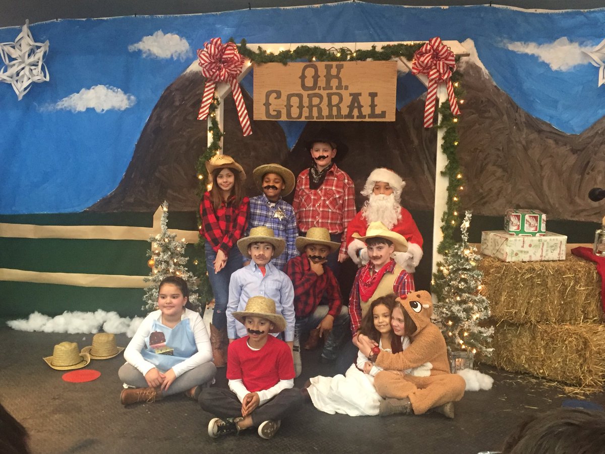justin_larmie's tweet photo. Belvidere took a trip to the OK Corral! Great job, Mr Minner and Gr 1-3!!! Super turnout and amazing performance! #WeAreGrandview #gvrox ⁦@GrandviewCSD4⁩ ⁦@BobcatsGVC4⁩ https://t.co/Sqc40oJCk4