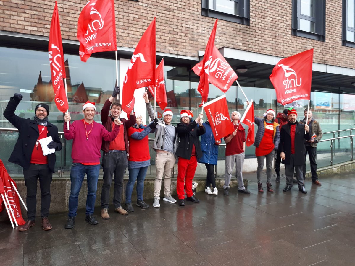 Wow! Today #IBAT teachers sprung a lunchtime protest on their school. This is workers' autonomy and we support them 100%!
#SupportIBATTeachers