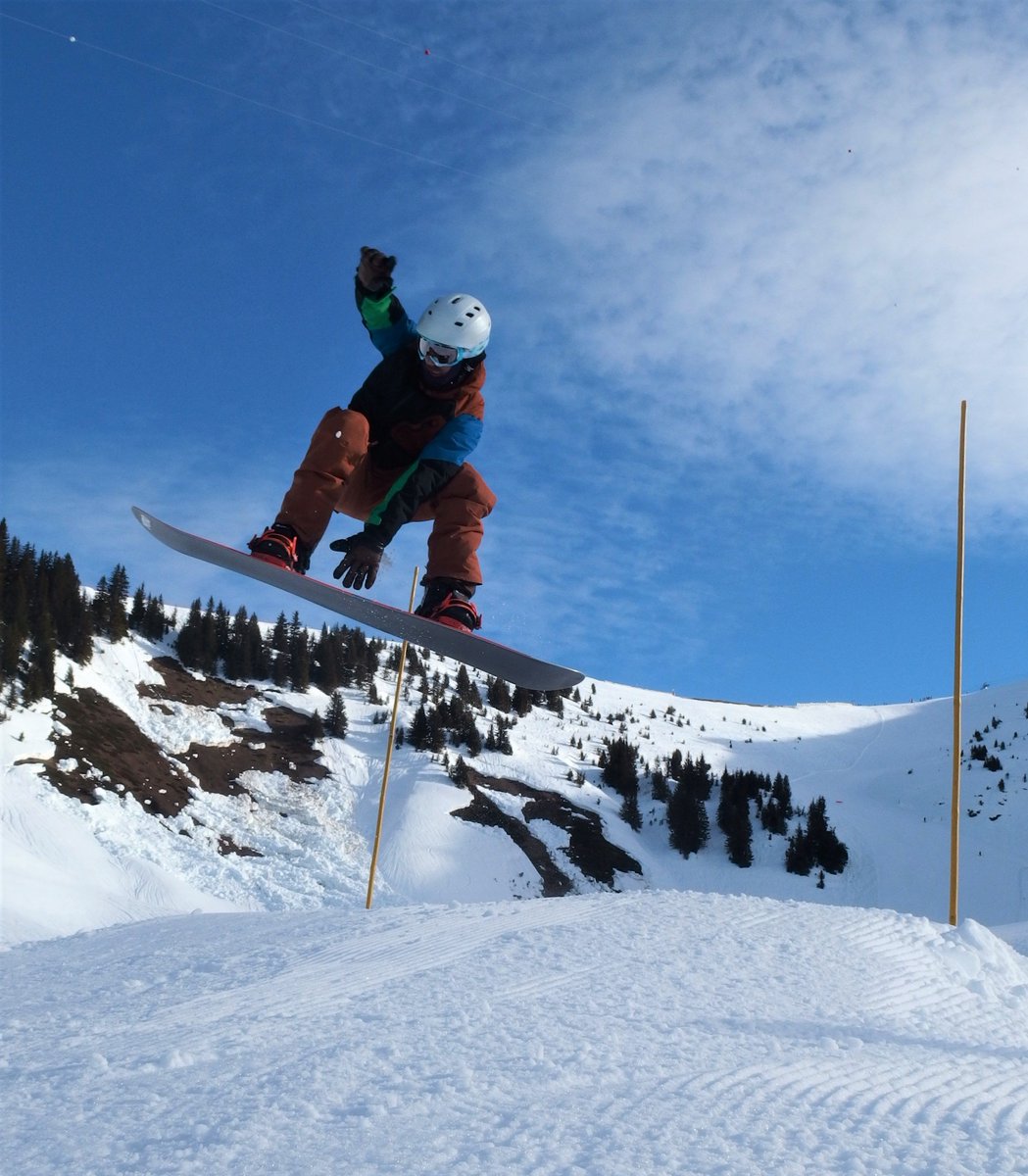 GlideToursPT's tweet photo. ONE DAY LEFT! Termina amanha o desconto de 40€ na nossa viagem a Flaine de 29 Fevereiro. Aproveita a nossa promoçao e vem connosco! https://t.co/YiEFNM7dev

#ski #snowboard #snowspecialists #glidetours https://t.co/it3xeuwl98