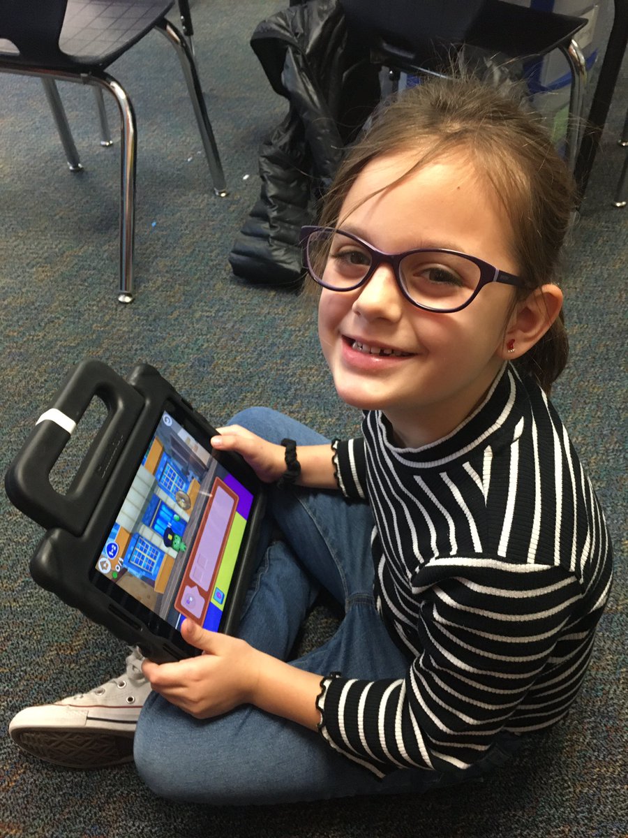 cotton_teacher's tweet photo. Hour of Code in 1st grade!   So much fun!  @friscoisd @allenelem #HourofCode2019 https://t.co/I76IMZoo70