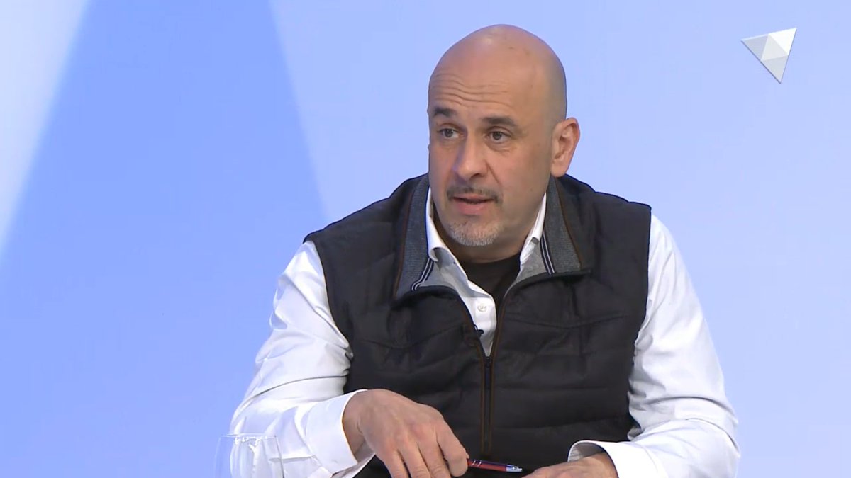 UnioEE's tweet photo. @HiginiMIllescas @rtvandorra 📺 #debatATV | @HiginiMIllescas "Necessitem un bus comunal. Intentarem que sigui mancomunat entre Andorra i Escaldes-Engordany. Avui dia, el Bus d’Andorra la Vella té prohibit aturar-se a la nostra parròquia i això no té cap sentit".

Més info: https://t.co/GePjLmAI6D https://t.co/9kgFLFXCvV
