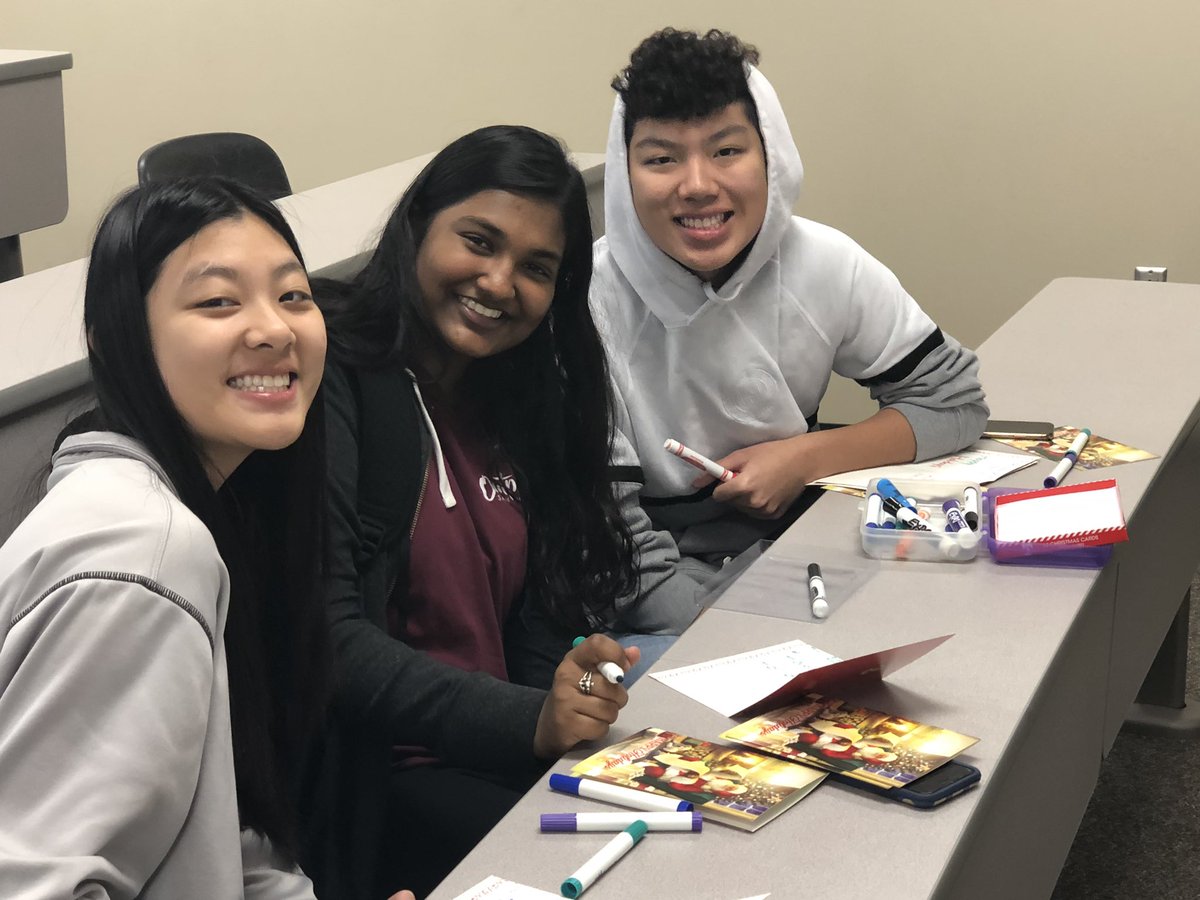 RedCrossRPHS's tweet photo. Red Cross members having fun making holiday cards for the elderly! 🎄@RPHS_Panthers https://t.co/MHvhCgDG0N