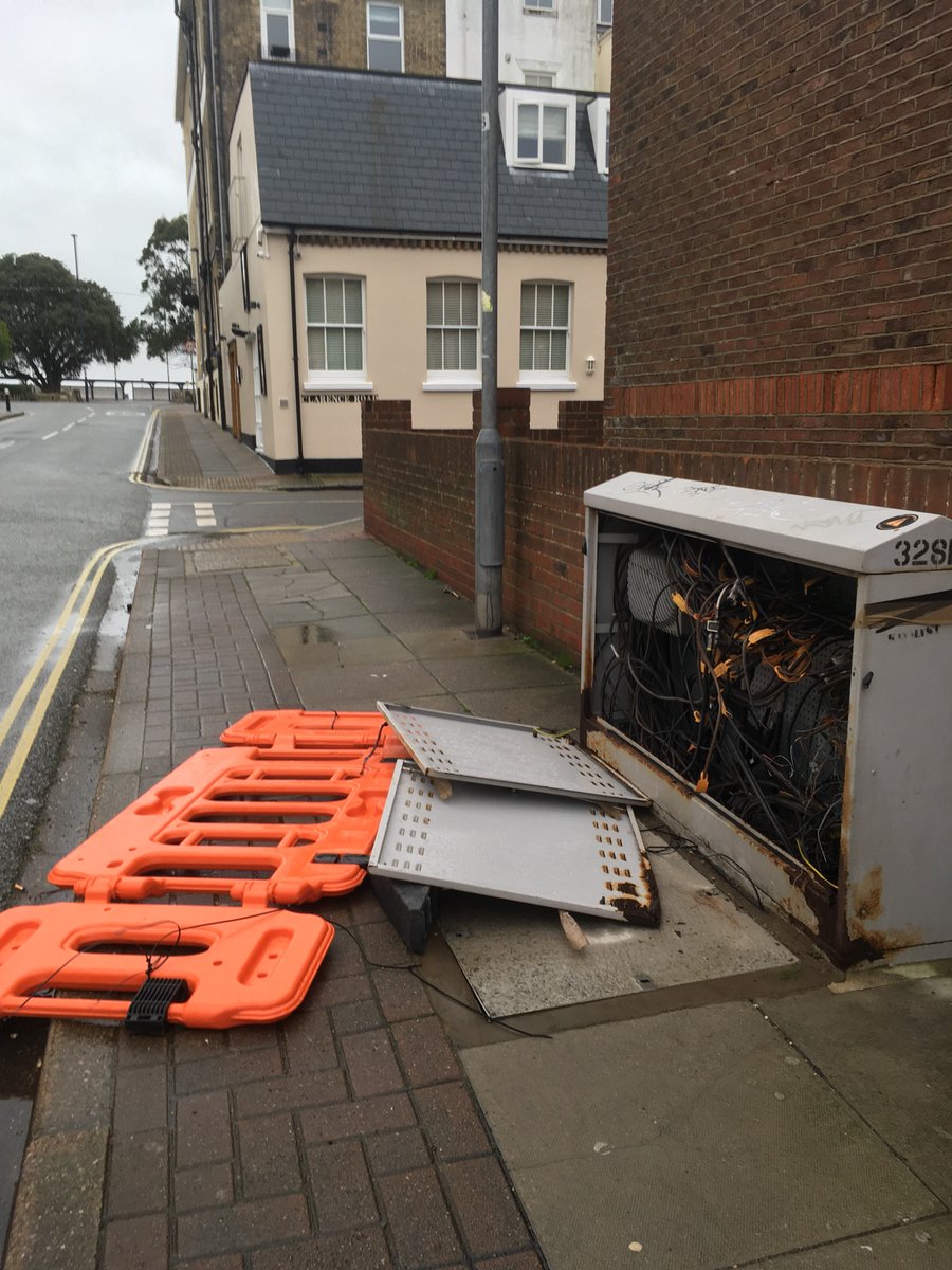 HusbandKate's tweet photo. @portsmouthtoday is this safe?????  Danger to children and elderly. Please fix ASAP! Corner of Burgoyne and Clarence Rd. #portsmouth
#virginmedia https://t.co/s7RyiqRzly