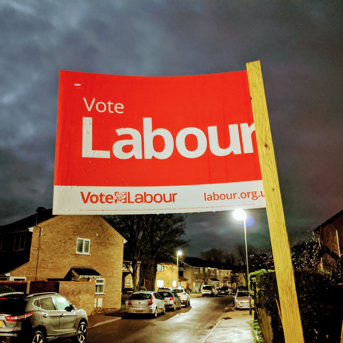 I know it's cold, dark and wet - but if you haven't been to the polling station yet, you do still have time.

Or maybe someone you know hasn't been yet - you can help them. 

You can vote right up untill 10pm and you can vote for #RealChange.

 #VoteLabourToday