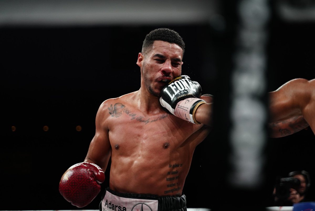 Matchroom_ESP's tweet photo. El publico incendia el Pabellón de la Vall d’Hebron 🔥
@MaravillaAlonso gana por decisión  después de una pelea vivaz 🥊

The crowd lights up the Pabellón de la Vall d’Hebron 🔥
@MaravillaAlonso wins by UD after a tough fight 🥊

@MatchroomBoxing @OpiSince82 @DAZN_ES https://t.co/z3Em7y4YHf