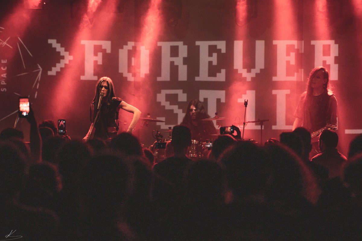 foreverstilldk's tweet photo. Thank you for the warm welcome to Romania, Cluj Napoca 🇷🇴
Now it’s Košice 🇸🇰
.
📷: ?
#fmvt #femalemetalvoicestour https://t.co/eXKsMw9q6H