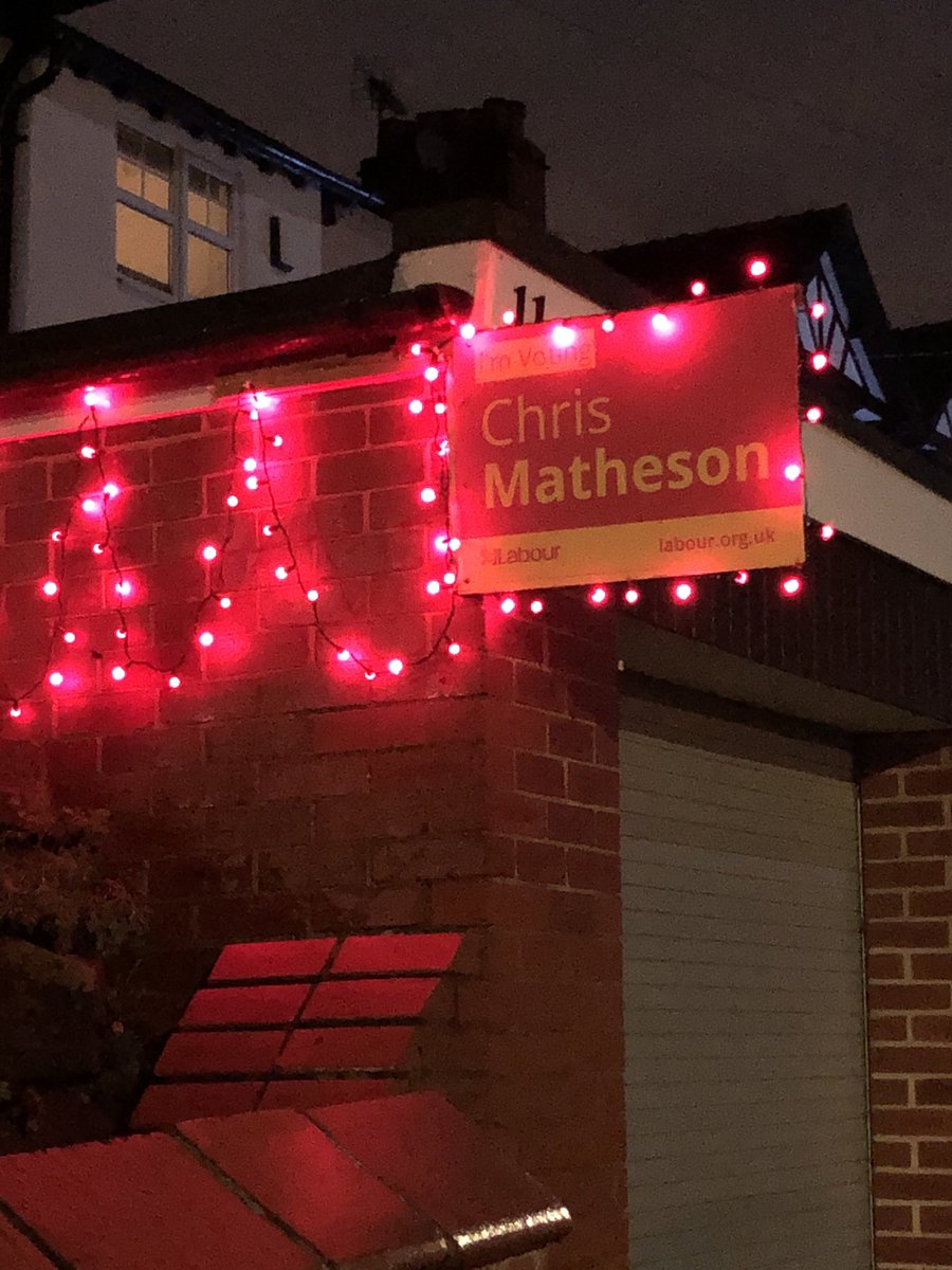 iandonald_psych's tweet photo. Somethings about a #christmasElection can make you smile. ⁦@ChrisM4Chester⁩ #GeneralElection2019 #StopTheTories #LabourParty #ChesterLabour https://t.co/tOPCGohY9P