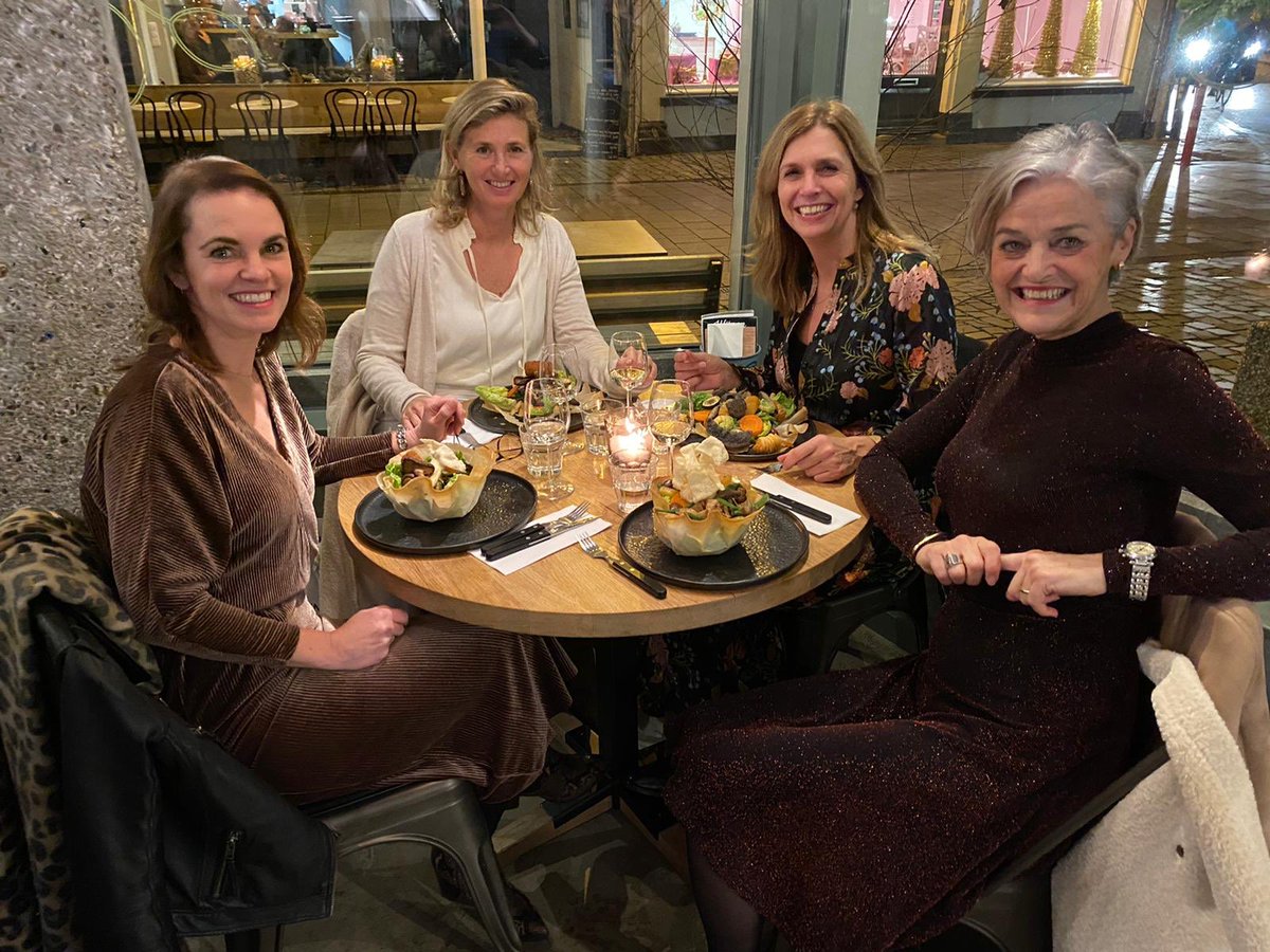 Afscheid genomen van <a href="/StichtingAithra/">Stichting Aithra</a> , een mooi vrouwennetwerk waar ik met veel plezier lid van ben geweest. Dank <a href="/ilseIVmarketing/">💯% Ilse</a> <a href="/MurielJordan1/">Muriel van Beurden</a> en Judith!