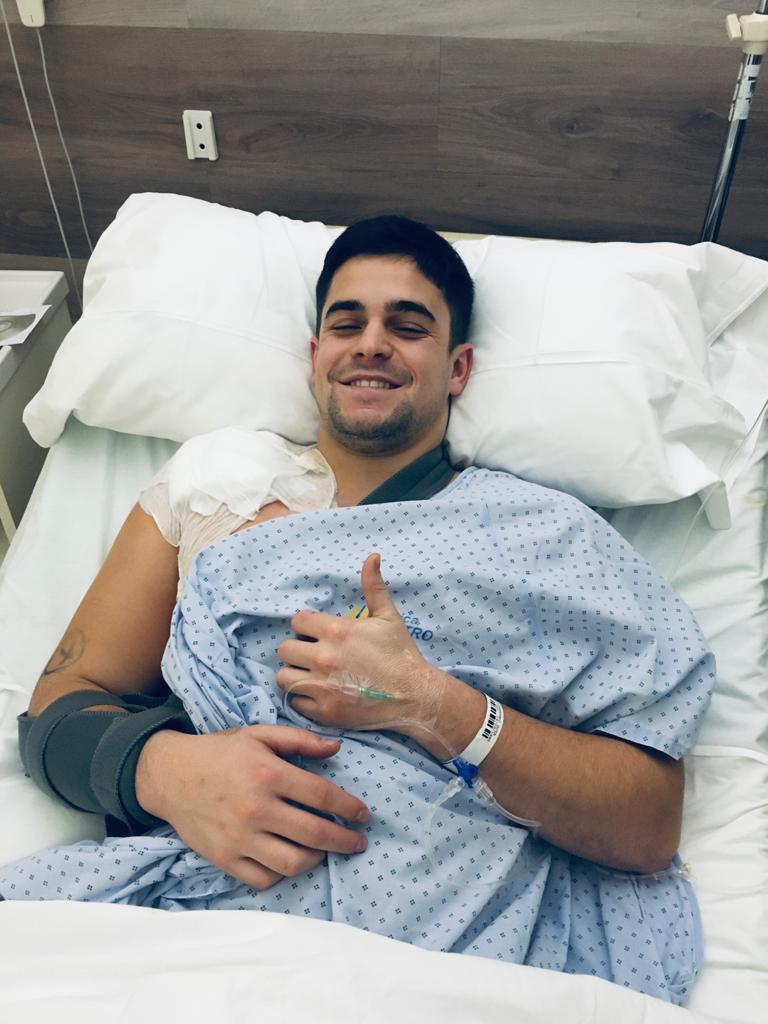 imalda95's tweet photo. Aurrera begira.
Preparados para seguir avanzando.
Cirugia bankart atroscopico en  @ClinicaCEMTRO por el Dr. @arauz_santiago
@ordiziarugby https://t.co/s8ymiNBIm3