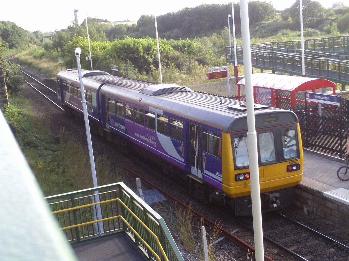 WetdogFBK's tweet image. 142007 at Normanton sometime last year #class142 #Pacers 
#trainspotting