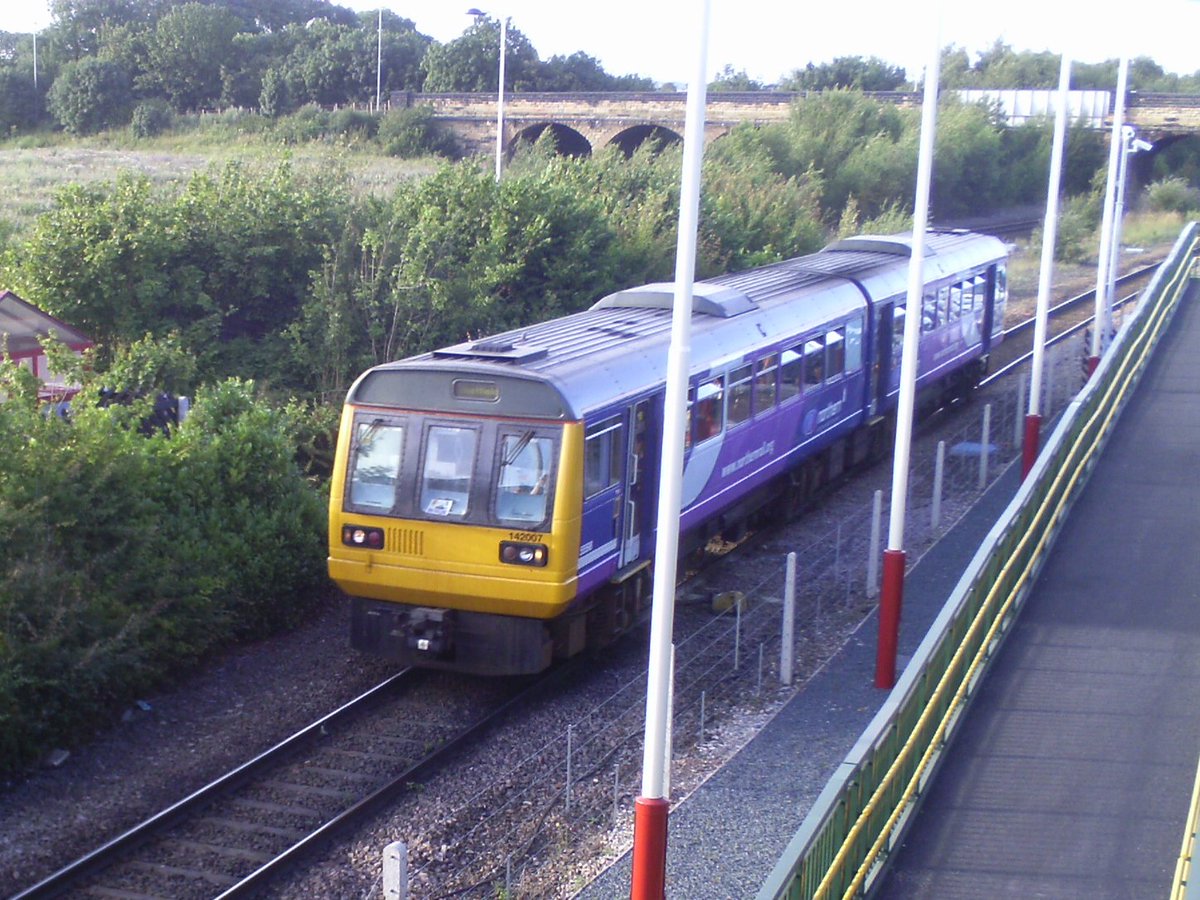 WetdogFBK's tweet image. 142007 at Normanton sometime last year #class142 #Pacers 
#trainspotting