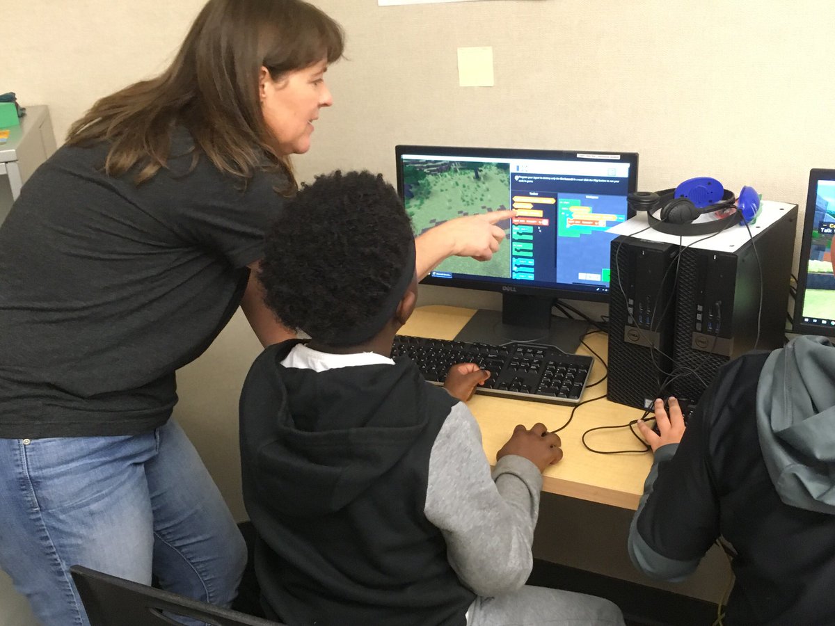 GeneseeHill's tweet photo. Thanks to the great Minecraft Education team for their great work with our fourth graders today! #HourOfCode @PlayCraftLearn #SPSConnects https://t.co/zGN1KPcpYv