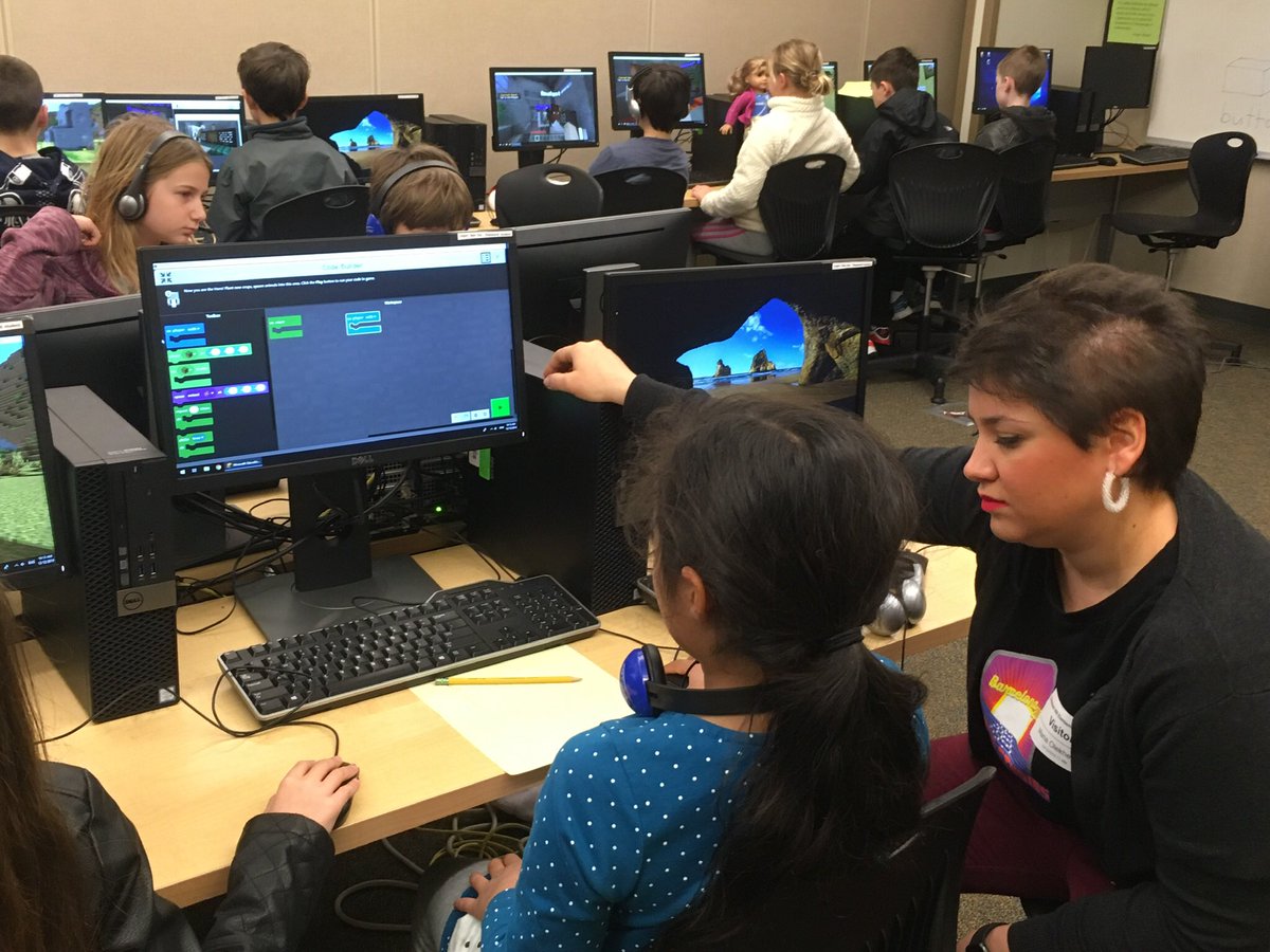 GeneseeHill's tweet photo. Thanks to the great Minecraft Education team for their great work with our fourth graders today! #HourOfCode @PlayCraftLearn #SPSConnects https://t.co/zGN1KPcpYv