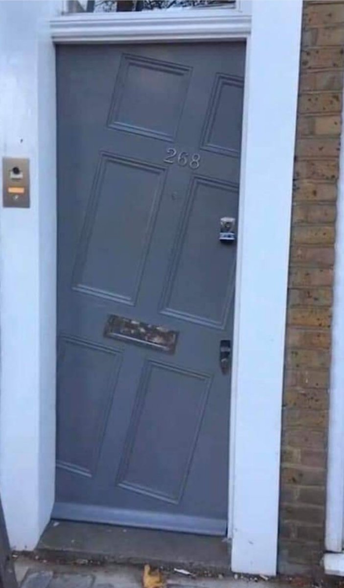 SpeedwayFranco's tweet photo. The door to Hogwarts https://t.co/O9khWpACpB
