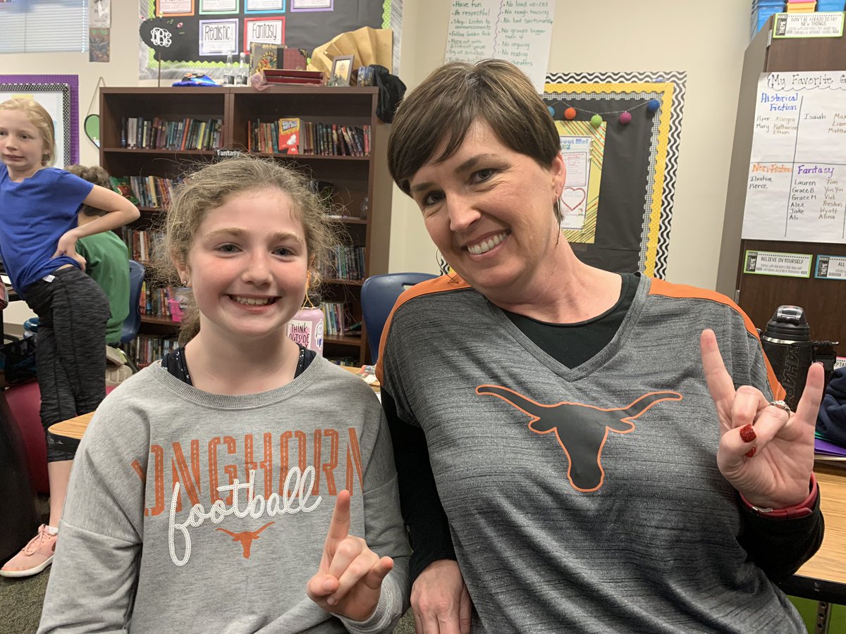 LizGoodman1's tweet photo. Only for today I will say #HookEm ! #auctionspiritweek #anythingforthechildren #orangeisnotmycolor #sorrybaylor @WilchesterSBISD @SBISD @jennifer_blaine https://t.co/vxxx3xVnjz