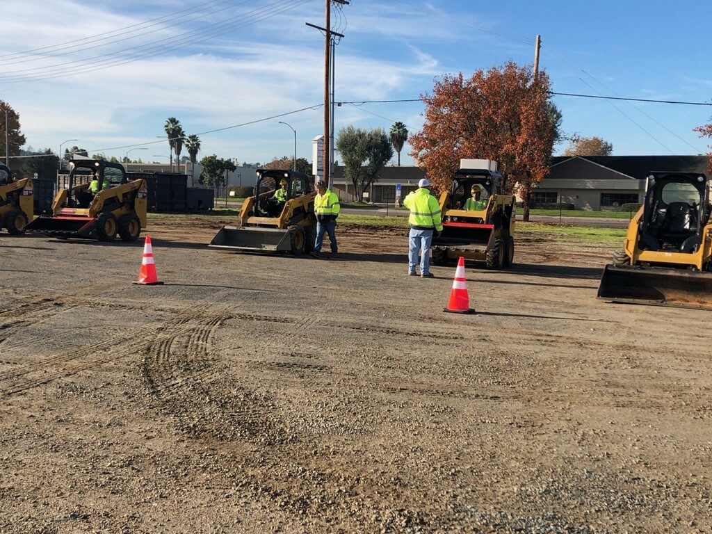 EUHSD's tweet photo. Students from @EUHSD experience hands-on learning with industry professionals as part of #BuildingEscondidosFuture in partnership with @Escondido_CA @EscondidoChambe #CTE #EUHSDFutureReady https://t.co/pdWQqngnwT