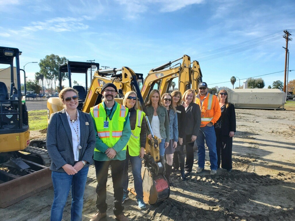EUHSD's tweet photo. Students from @EUHSD experience hands-on learning with industry professionals as part of #BuildingEscondidosFuture in partnership with @Escondido_CA @EscondidoChambe #CTE #EUHSDFutureReady https://t.co/pdWQqngnwT