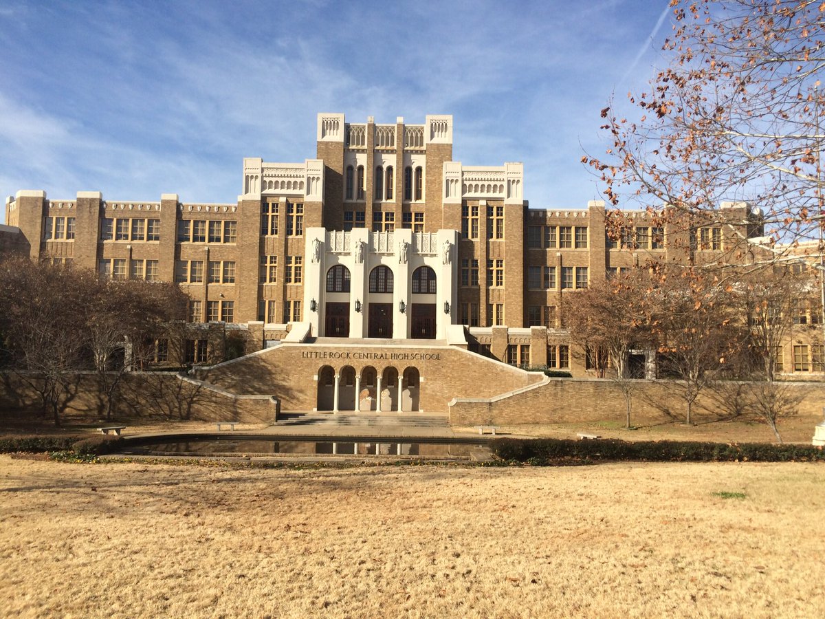 BulldogsGisd's tweet photo. Had a great visit to the historic Little Rock Central High School, now an International Studies magnet. #msms2019 https://t.co/4T4T5DAzrc