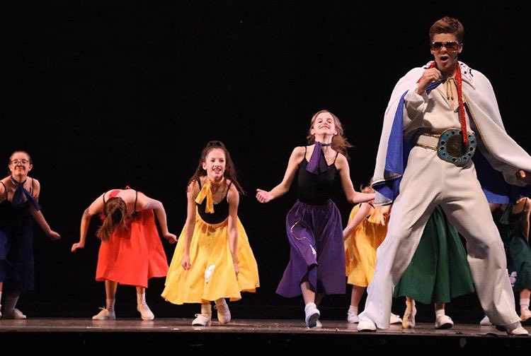 LC_CivicBallet's tweet photo. Great article describing Christmas In Louisiana! Come learn about the history of Lake Area from Santa himself 😉🎅🏻 showtimes are tomorrow at 9:30am(limited seating) Saturday at 11am &amp; 6pm. 
https://t.co/1ve62pcYqI https://t.co/OtmntPvuz2