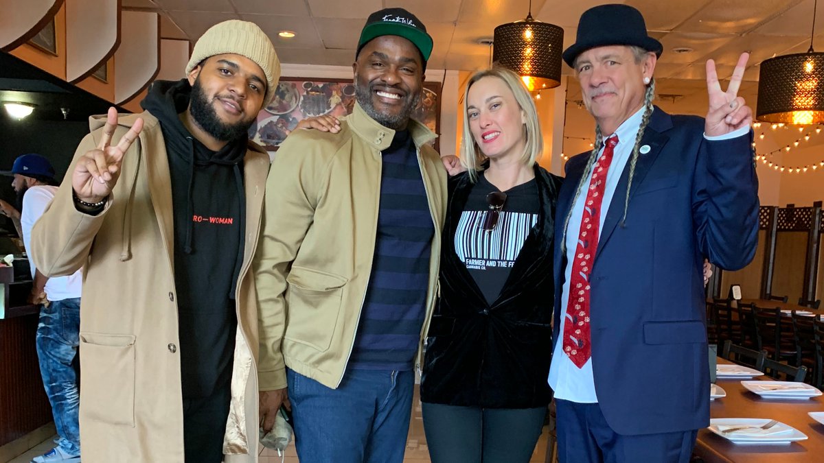 ComeThinkBig's tweet photo. Thanks to @stevedeangelo and @lastprisonerprj for an illuminating lunch at #MJBizCon! Inspired by the stories of people fighting for justice, and looking forward to working together to keep the fight going. ✊🏾💪🏾🖤 https://t.co/K9OS4LuEeA