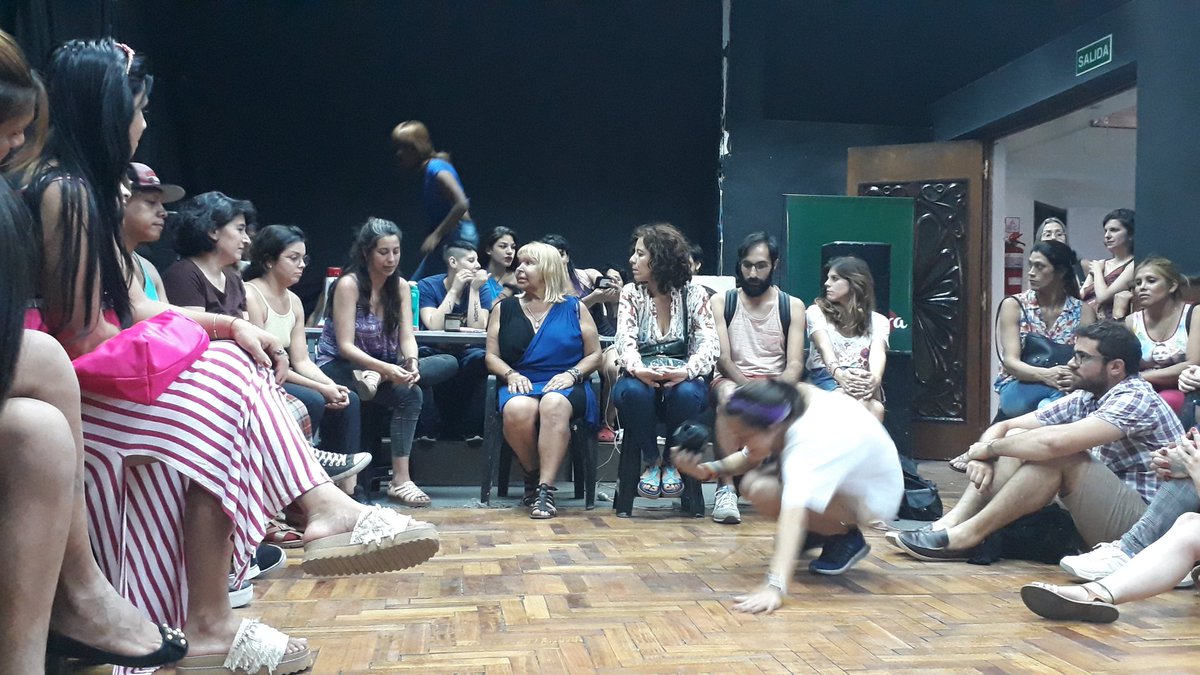 #ElTiempoEnMisManos
Ahora en la presentacion del libro de Karina Pintarelli
#NoTanDistintas
#Abosex
#SerigrafistasQueers
#ObservatorioDeGenero