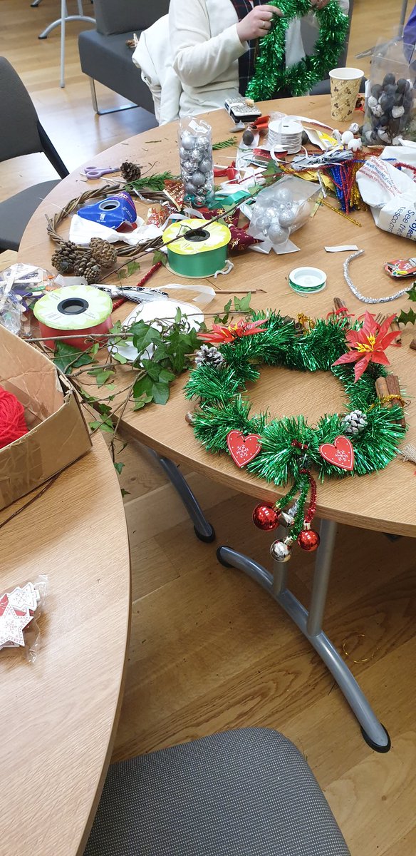 CASM55693481's tweet photo. Wreath making@library.#workingwithwillow https://t.co/K7bMyfx4B8
