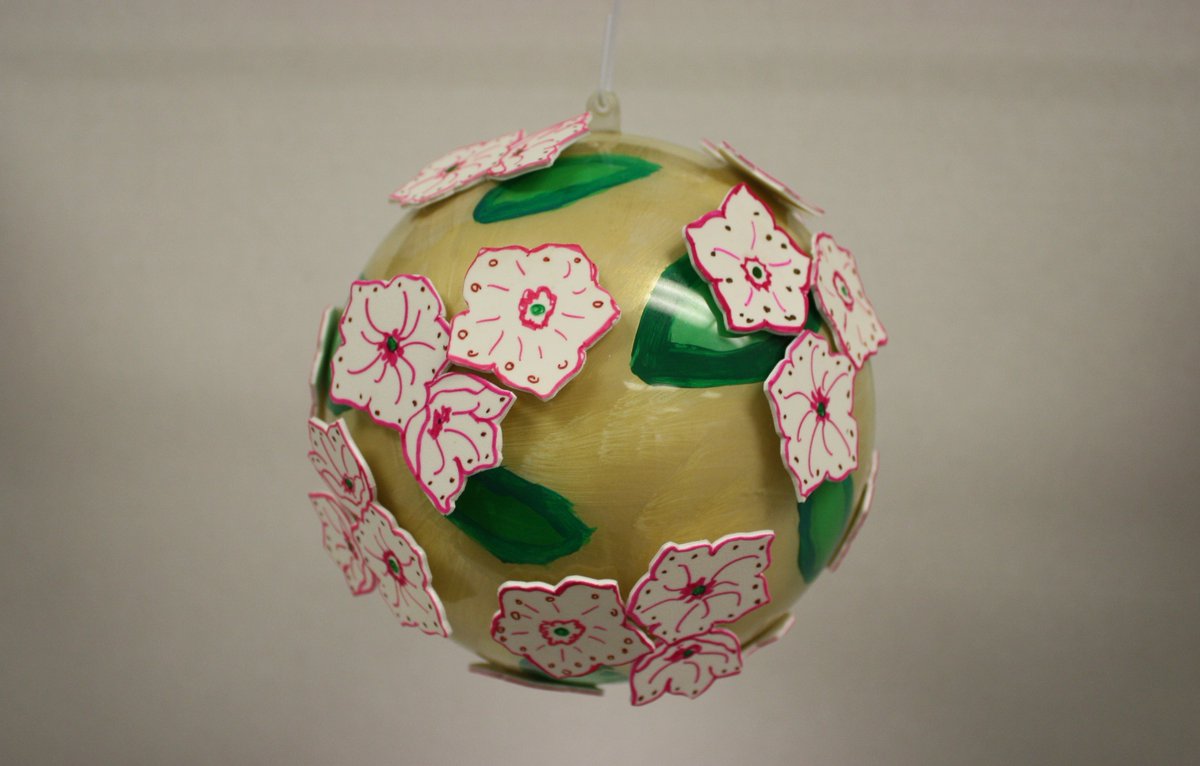the Pennsylvania state flower, the mountain laurel, decorated this ornament