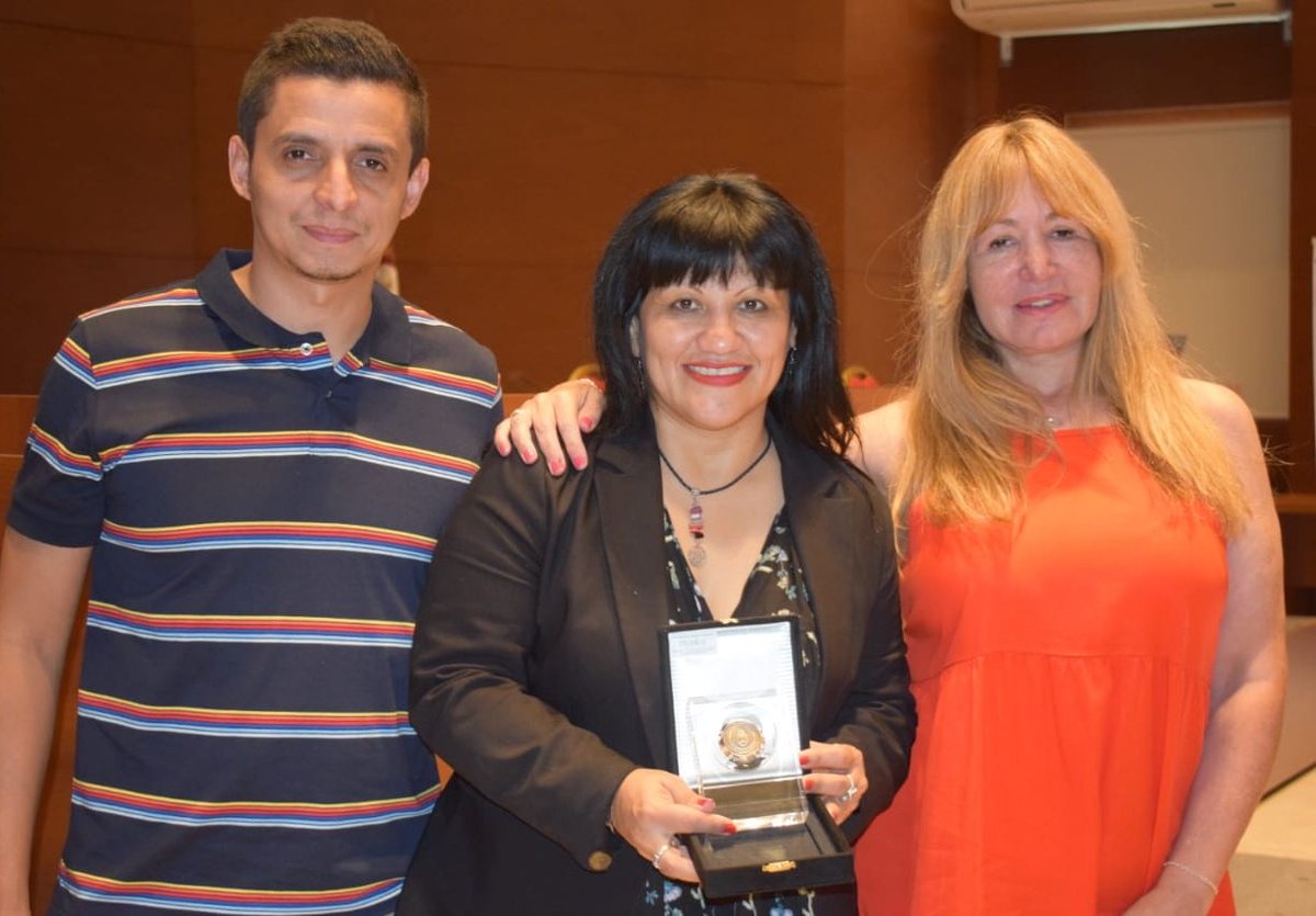 CristinaGomezOK's tweet photo. Hoy en las II Jornadas Nacionales de Derecho Animal la Dra Beatriz Dattoli nos hizo entrega de un presente por parte del Colegio Público de Abogados de Capital Federal para el Gobernador @GustavoSaenzOK por sus acciones reconocidas a nivel nacional en favor del Bienestar Animal https://t.co/KphDvmQByu