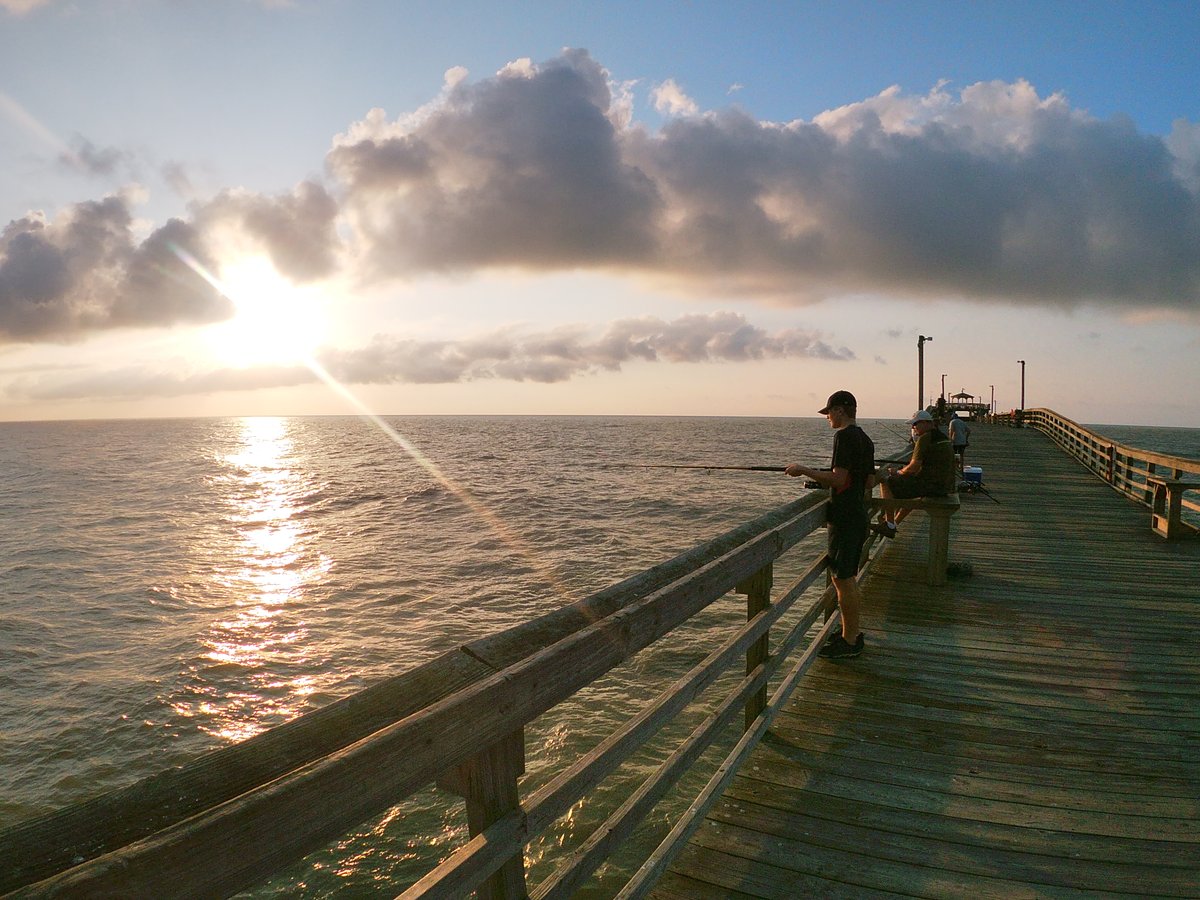 crawfordagncy's tweet photo. Even when it's chilly out, a sunrise over the water is worth the early-morning wake up call!

It's easy to wake up for views like this when we are shooting content for #CrawfordClient @exploreNorthMyr. We're still dreaming about our next seaside getaway... 🌅 https://t.co/qPlY8E1ywp