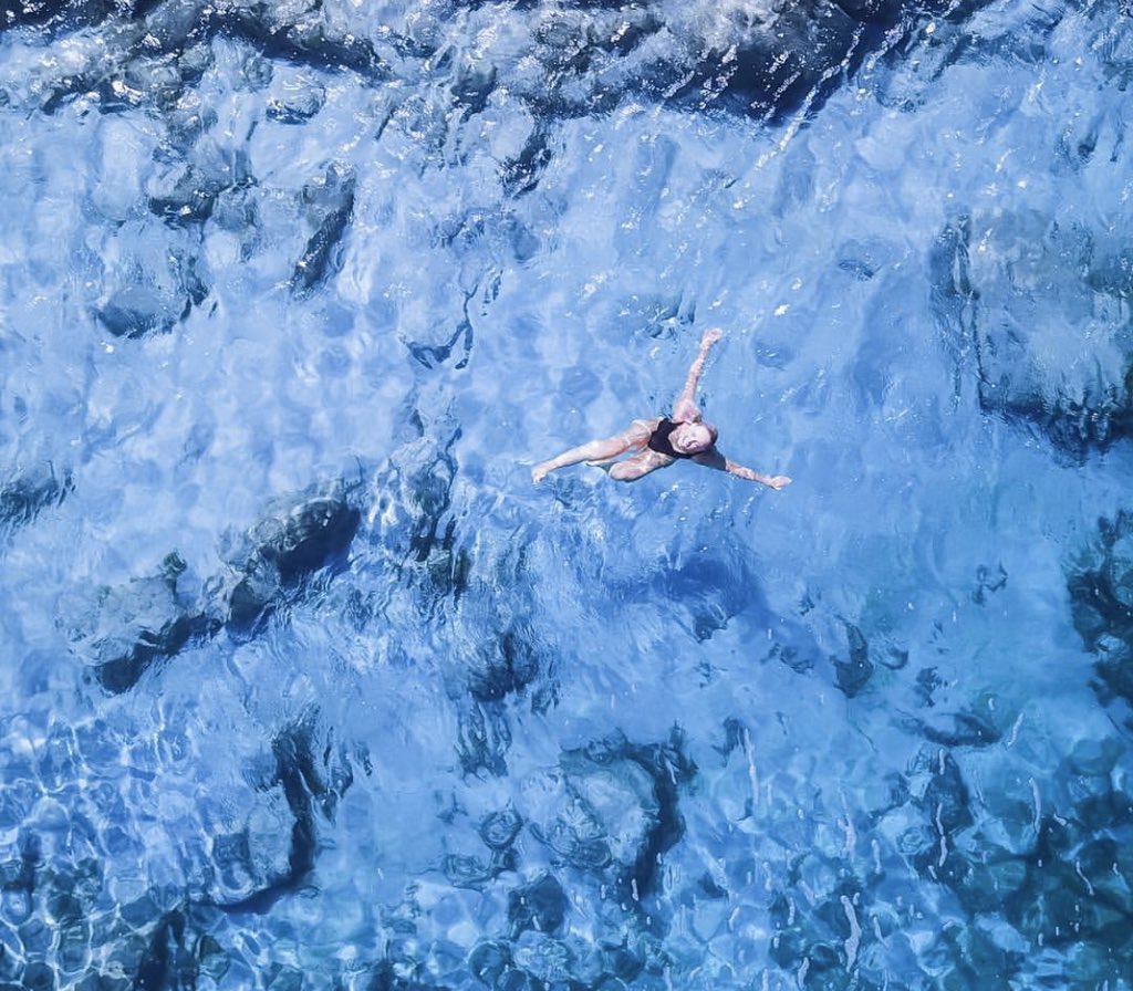 Every day I am working on doing something outside of school that makes me smile 😀 Swimming, beach walking or editing drone pictures are my loves. 🌊 This is me enjoying swimming in the Aquarium, a secret swimming hole in Western Australia.