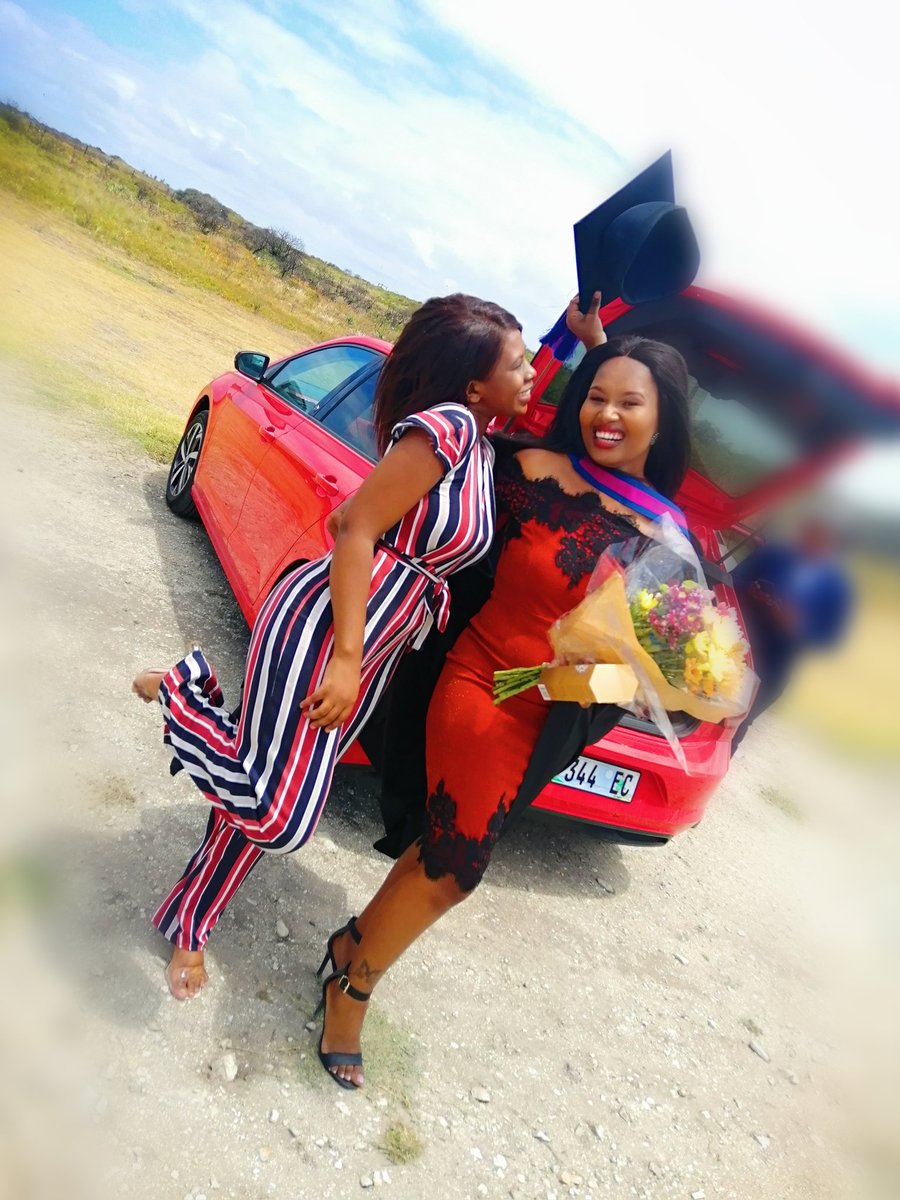 TheRealSiyah's tweet image. My sis is a graduate 😭❤️🌟🎓 #Graduation2019