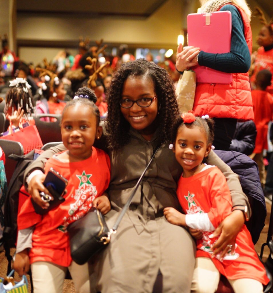 mscrystalneal's tweet photo. Meet Ms. Zaria &amp; Ms. Kelcie PreK students at Oak Forest ES They had me to call Santa Claus before the SCS #Commit2Literacy #ReadAroundTheChristmasTree Event because they had a few special requests. Nevertheless after we finished reading our books they got a chance to meet Santa! https://t.co/gRojLKiWNZ