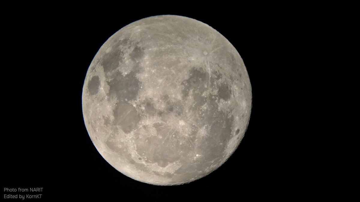 เมื่อวานนี้เป็นวันพระจันทร์เต็มดวง ซึ่งนอกจากจะเป็นครั้งสุดท้ายของปี นี่ก็ยังเป็นจันทร์เต็มดวงครั้งสุดท้ายของทศวรรษนี้ด้วยเช่นกัน

และเวลาที่จันทร์เต็มดวงที่สุดก็คือ 12:12 น. ของวันที่ 12/12 แบบพอดิบพอดี

คืนนี้จันทร์ก็ยังเกือบเต็มดวงอยู่นะ สวยงามมากด้วย มองเห็นได้ทั้งคืนเลย