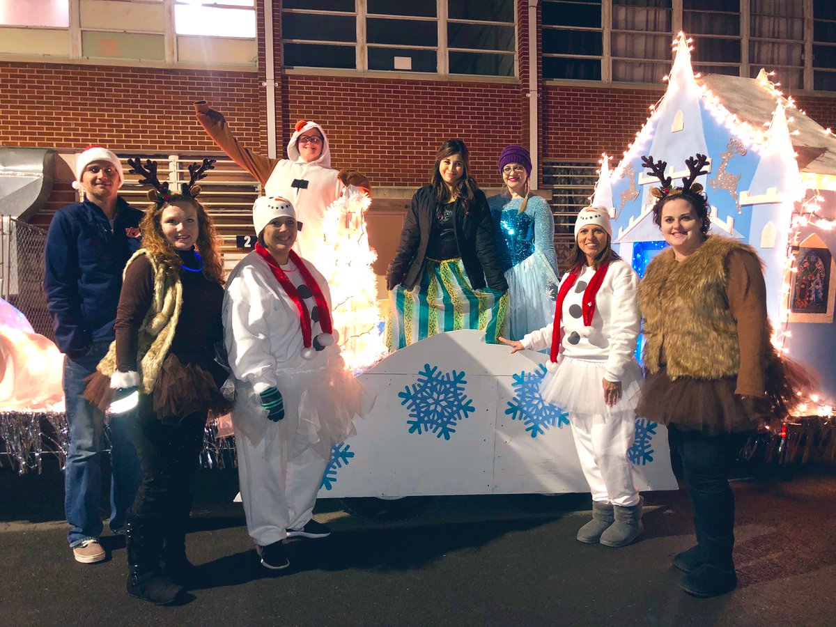 delenaowen7's tweet photo. What a great night at the Christmas Parade! So grateful for this amazing group! Thanks for always coming through for me and putting up with my cra cra! Love my job and working for a company that allows me be involved and give back!!!
❄️❄️❄️RTI’s presents Frozen ❄️❄️❄️ #teamrti https://t.co/U8qJQO8yOW